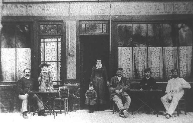 Historic photograph of the Auberge Ravoux in Auvers-sur-Oise with the Ravoux family posed outside